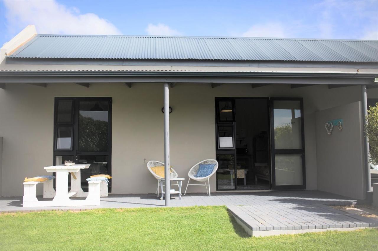 Three Feathers Cottages 兰格班 外观 照片