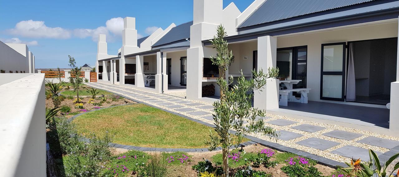 Three Feathers Cottages 兰格班 外观 照片